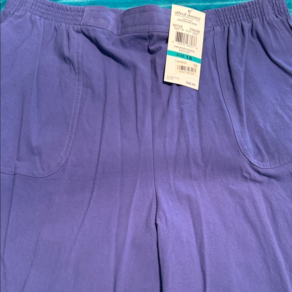 Alfred Dunner casual pants. Size 16